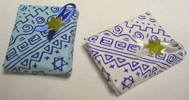BYBJHD4J - Wrapped Jewish Gift Blue Or White
