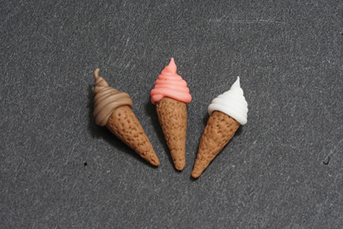 IM65313 - Soft Serve Ice Cream Cones, 3pc  ()