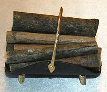 ISL24501 - Fireplace Log Holder with Logs, Black/Gold