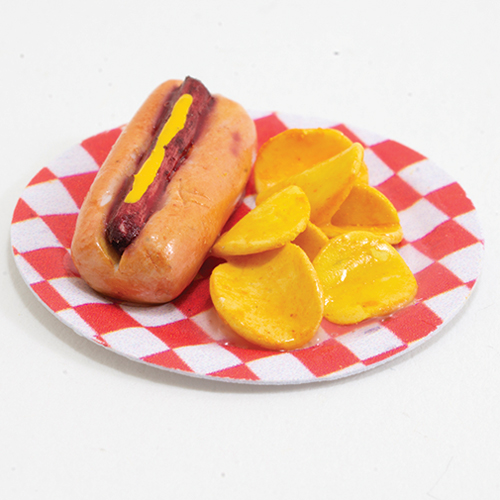 ART210 - Hot Dog with Chips on Checkered Plate