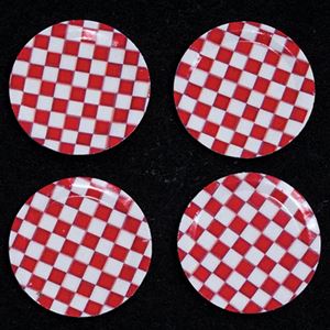 ART220 - Paper Plates, Red Check Pattern, 4 Pack