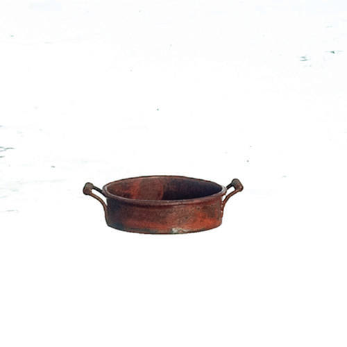 AZEIWF626 - Small Round Rusted Pan