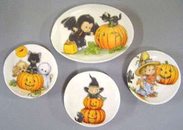 BYBCDD318 - 3 Halloween Plates &amp; Platter