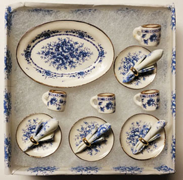 BYBCER172BF - 13 Piece Boxed Dinnerware Set, Blue Floral