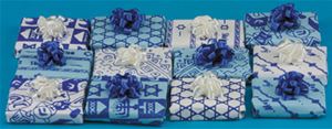 BYBJHD4G - Set Of 12 Wrapped Gifts