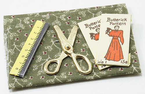 IM65209 - Fabric, Measuring Tape, Pattern/Scissors, Green Floral
