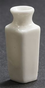 IM65413 - White Square Vase  ()