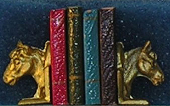 ISL5111 - Horse Bookends with Books