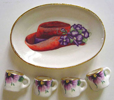 BYBCDD347 - Red Hat Platter &amp; 4 Mugs